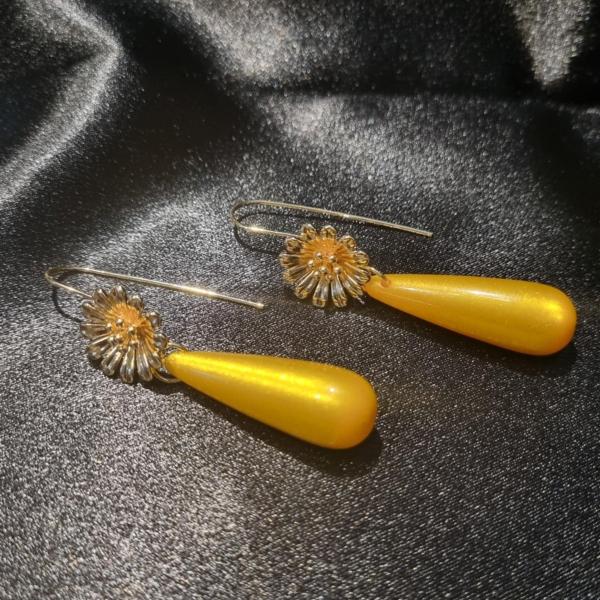 Statement oorbellen met polaris druppel - geel