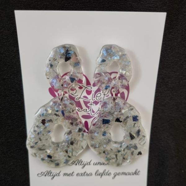 Epoxy oorbellen ‘flair’ ingelegd met gespiegeld glas