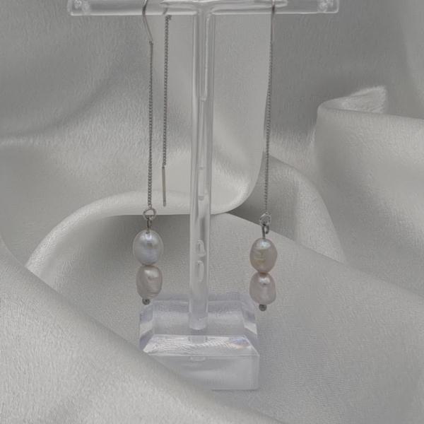 Handgemaakte doortrek oorbellen met zoetwater parels - grijs