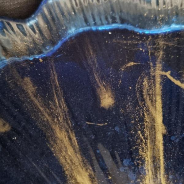 Uniek epoxy schaaltje ‘Ginkgo’ blauw + 2 amberblokjes