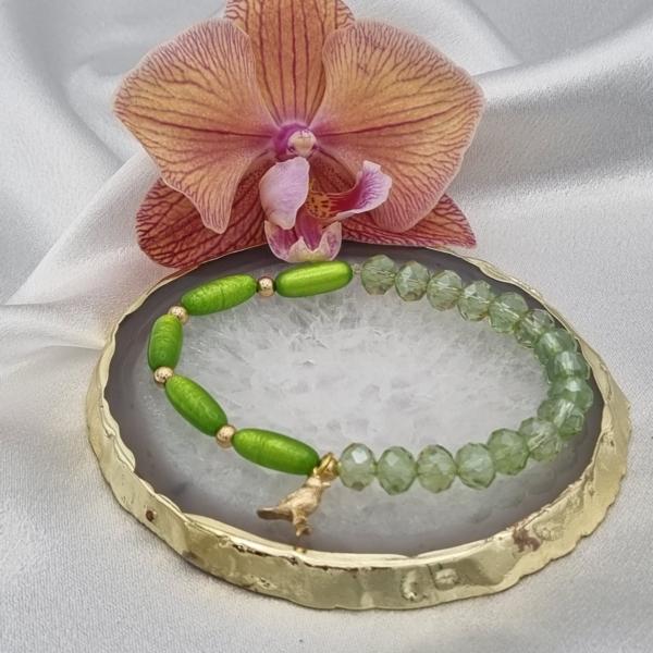 Handgemaakte armband met vergulde bedel - appelgroen