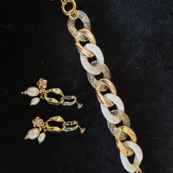 Statement oorbellen 'schakels' met zoetwaterparels - verguld