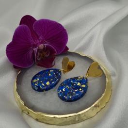 Handgemaakte epoxy oorbellen - koningsblauwe glittermix