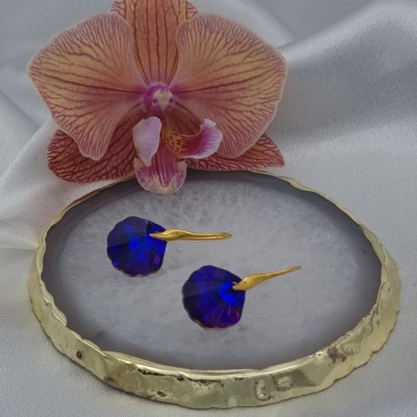 Vergulde oorbellen met kristallen schelp - diep paars/blauw