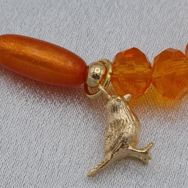 Handgemaakte armband met vergulde bedel - oranje