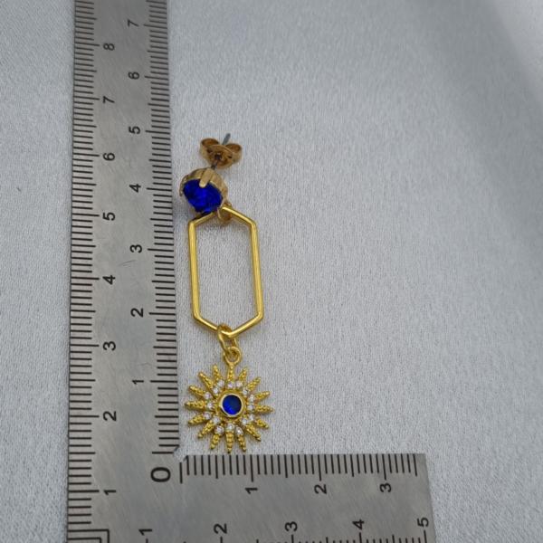 Handgemaakte vergulde asymmetrische oorbellen - koningsblauw