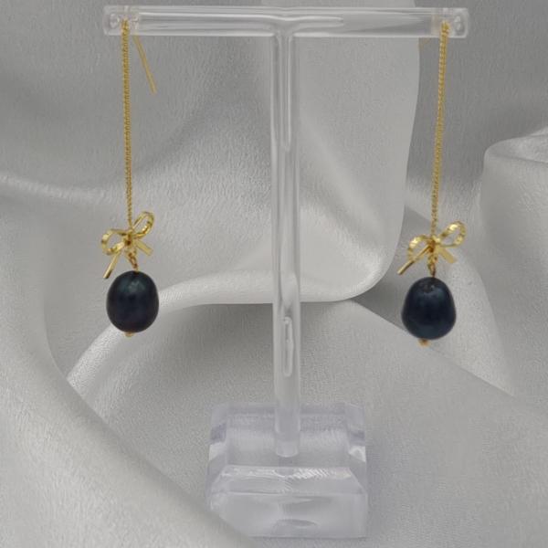 Handgemaakte vergulde doortrek oorbellen met strikjes en zoetwater parels