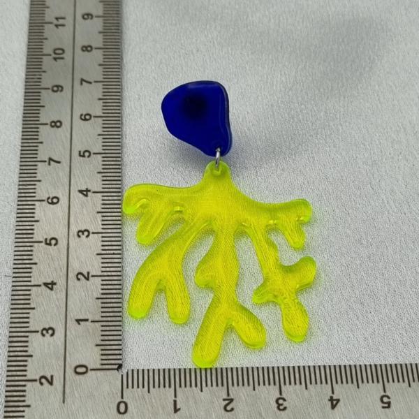Handgemaakte epoxy oorbellen 'koraal' - neon geel