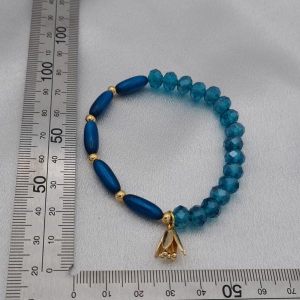 Handgemaakte armband met vergulde bedel - petrol