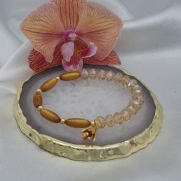 Handgemaakte armband met vergulde bedel - karamel