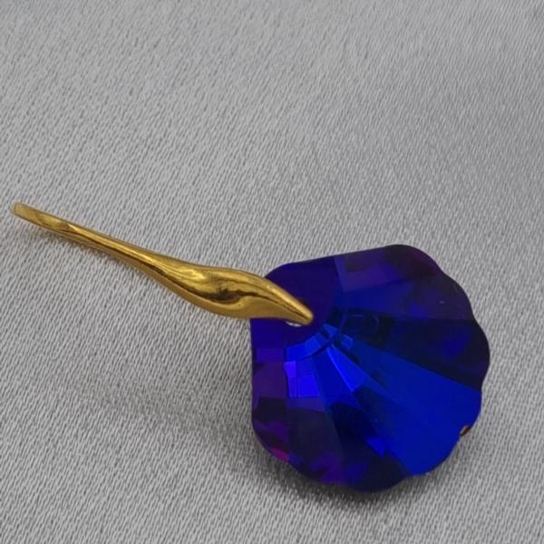 Vergulde oorbellen met kristallen schelp - diep paars/blauw