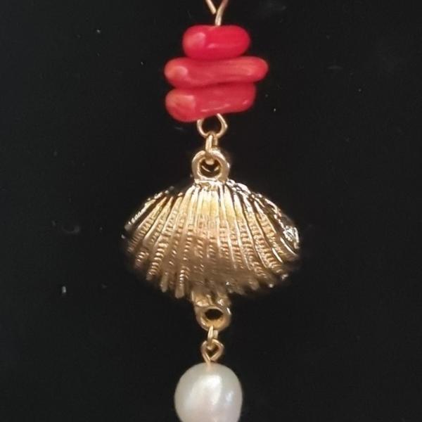 Statement oorbellen 'schelp' met bamboekoraal en zoetwaterparels