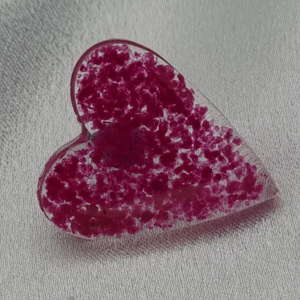 Handgemaakte epoxy oorstekers 'hart groot' - roze flakes
