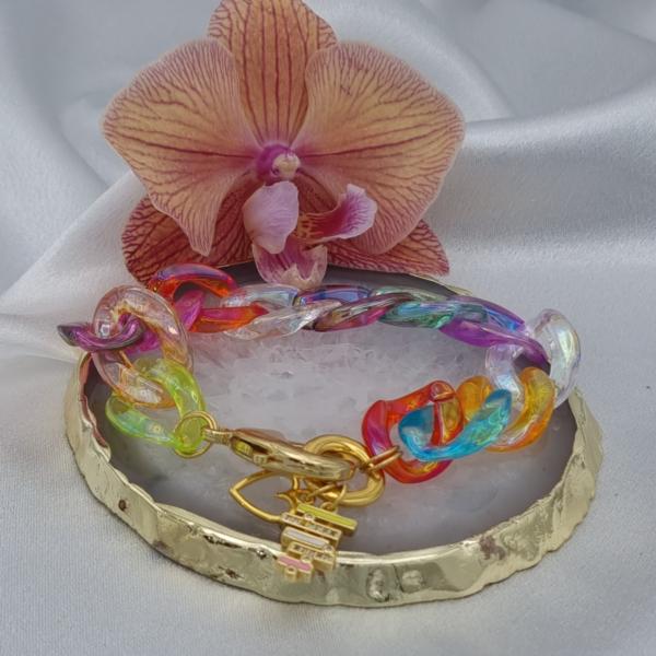 Acryl schakelarmband met vergulde onderdelen - multicolor