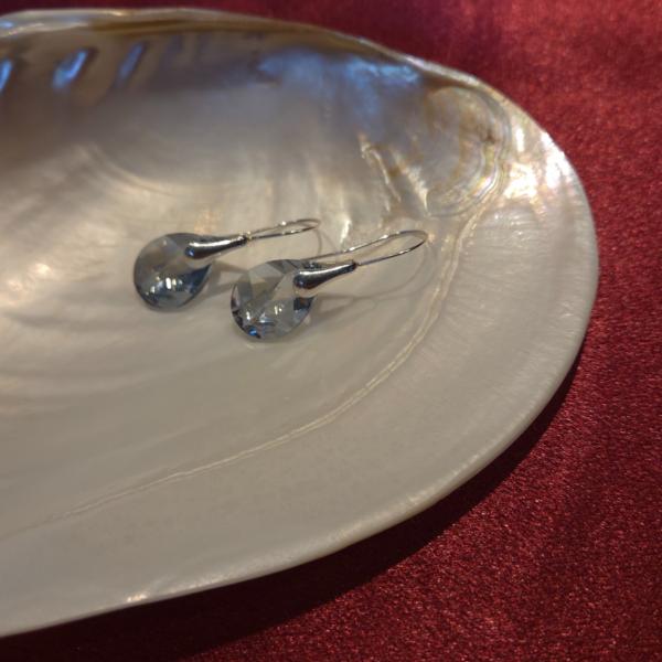 925 zilveren oorhaken met hanger van Oostenrijks kristal - zacht blauw