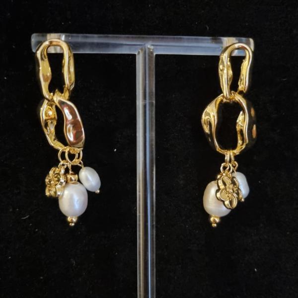 Statement oorbellen 'schakels' met zoetwaterparels - verguld