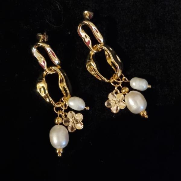 Statement oorbellen 'schakels' met zoetwaterparels - verguld