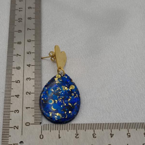 Handgemaakte epoxy oorbellen - koningsblauwe glittermix
