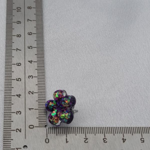 Handgemaakte epoxy oorstekers 'bloem facet' - glittermix