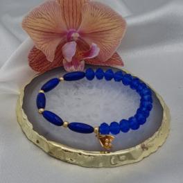 Handgemaakte armband met vergulde bedel - koningsblauw