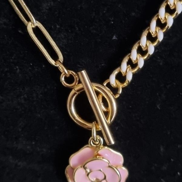 Vergulde ketting met bloem bedel - roze