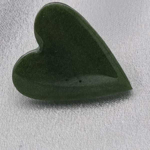 Handgemaakte epoxy oorstekers 'hart groot' - bos groen