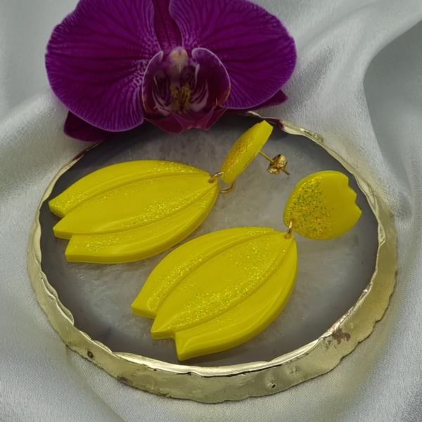 Handgemaakte epoxy oorbellen 'tulp' - geel