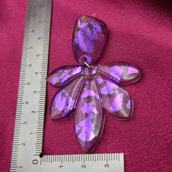 Epoxy oorbellen 'blad' paars