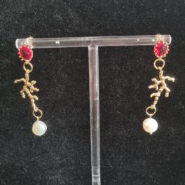 Oorbellen met zoetwaterparels en rode zirkoniasie