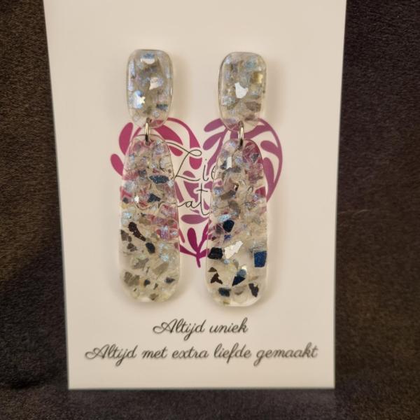 Epoxy oorbellen ‘recht’ ingelegd met gespiegeld glas