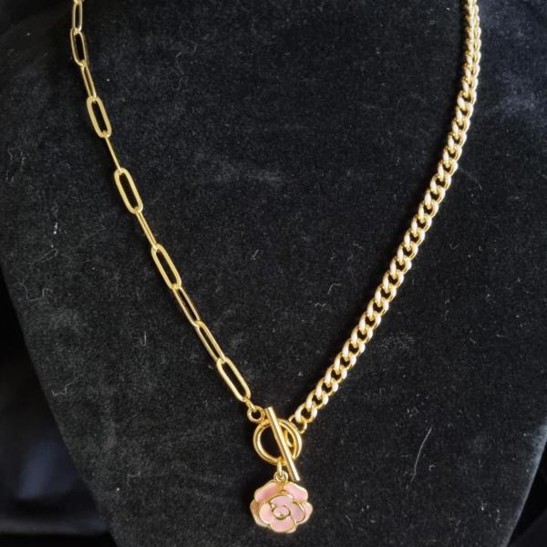 Vergulde ketting met bloem bedel - roze