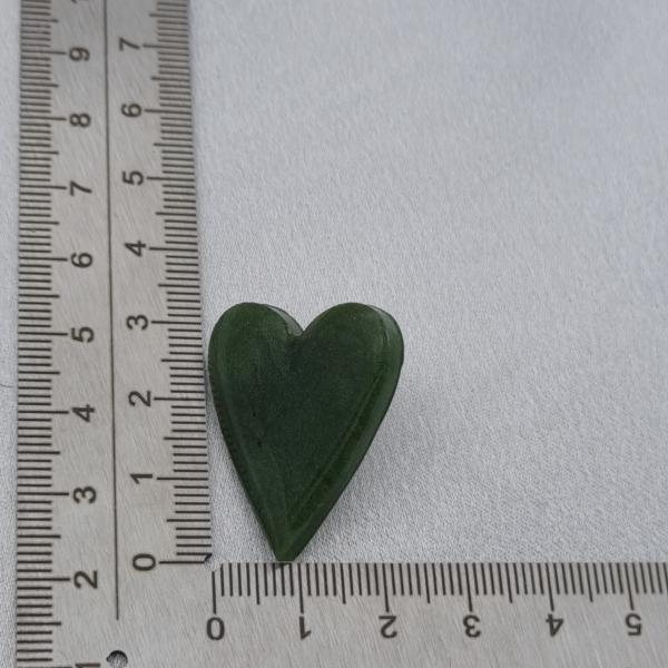 Handgemaakte epoxy oorstekers 'hart groot' - bos groen