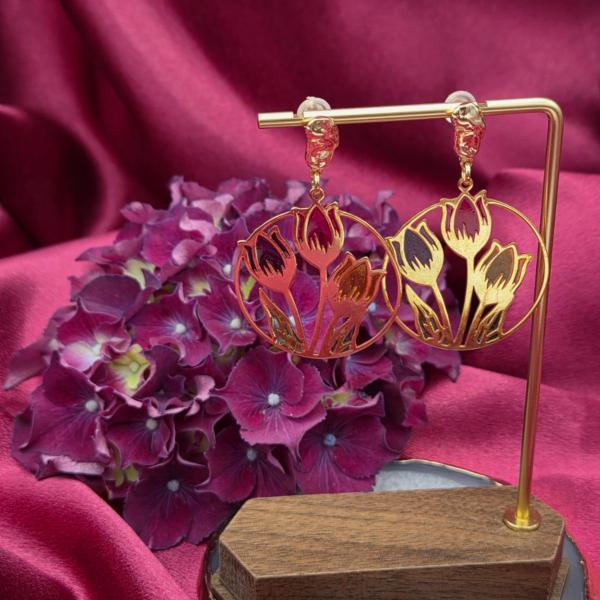 Vergulde oorbellen met tulpen - glas in lood look