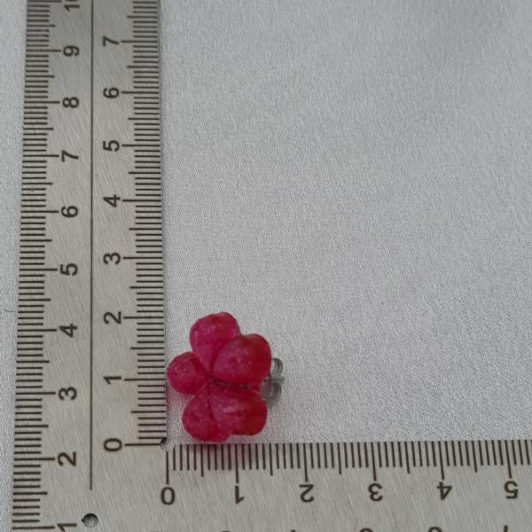 Handgemaakte epoxy oorstekers 'bloem facet' - roze