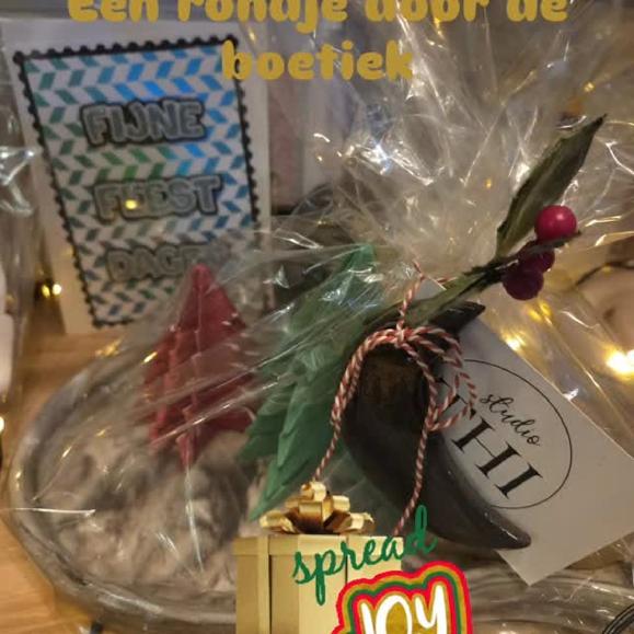 Ben je nog opzoek naar een mooi uniek cadeau? Wij hebben voor iedereen iets leuks in de boetiek. We pakken uiteraard alles met liefde voor je in.

Vandaag en dinsdag geopend van 11:00 - 16:00
Kruisstraat 6 Beilen

Kerstdeco, woondecoratie, sieraden, haaraccessoires, cadeaus voor de allerkleinsten, kleine cadeautjes, halsbanden en lijnen voor de hond, keramiek en nog veel meer...

#cadeauinspiratie #liefcreatief23 #altijduniek