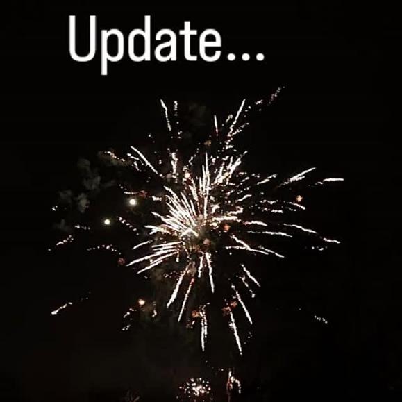 Lieve mensen,

Allereerst wens ik jullie een mooi en vooral gezond nieuwjaar. Wees lief voor jezelf en ook lief voor elkaar. ❤️

Update:
Het zal op deze pagina even wat stiller blijven. Het bijhouden van socials kost veel energie. En juist dat heb ik momenteel niet veel. Na het overlijden van onze Arvid en alles wat verder privé gebeurde en nog speelt, merk ik dat ik steeds verder leegloop.  Rouw, gezondheid en escalaties laten zich niet sturen. De 'vrolijke' decembermaand viel ons ook extra zwaar. 

Dus tijd voor een pas op de plaats zodat we kunnen opladen, kunnen blijven zorgen voor onze dierbaren en daarna hopelijk weer positief en vol energie vooruit kunnen kijken. 

De boetiek blijft vooralsnog open. De nieuwe openingstijden vind je terug op liefcreatief.nl . 
Online shoppen kan 24/7 op liefcreatief.com.

Lieve groet,

Aaltje