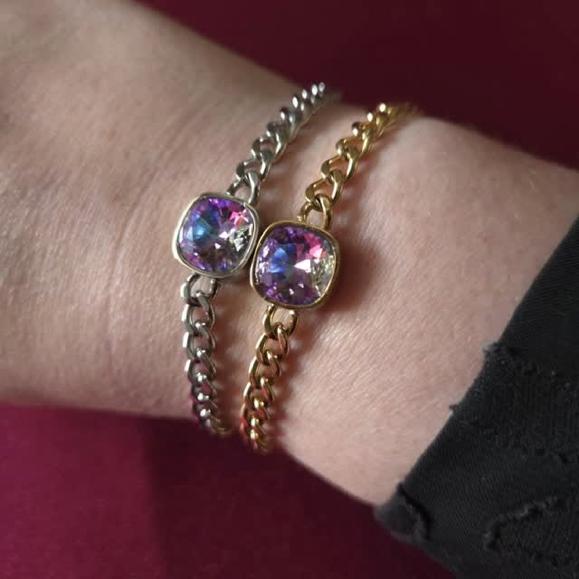 Heb jij deze en meer nieuwe handgemaakte sieraden al gespot online? 
Gemaakt van hoogwaardige materialen zoals RVS, 925 zilver en Primero kristal. Allemaal unieke stuks.

Kijk voor het volledige aanbod op liefcreatief.com