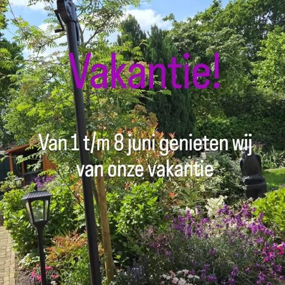 Wij gaan er even lekker tussenuit samen. Zaterdag 30 mei is de laatste dag dat de boetiek geopend is voor onze vakantie. Daarna staan we dinsdag 9 juni weer voor jullie klaar.

Orders die online worden geplaatst na zaterdag 30 mei 16:00uur worden vanaf dinsdag 9 juni weer verwerkt.

Tijdens onze vakantie zal er ook niet zo snel op berichten worden gereageerd zoals jullie van ons gewend zijn.